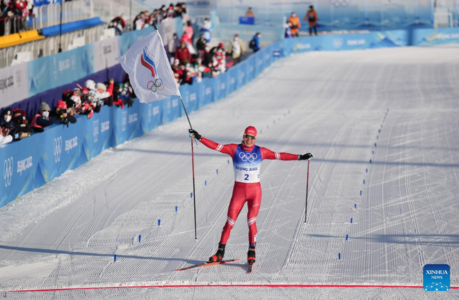 Atletang Ruso na nakakuha ng unang medalyang ginto sa Beijing Winter Olympics, pinuri ni Putin_fororder_20220207Rusya