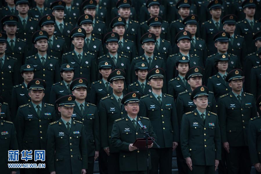 驻澳门部队举行升旗仪式庆祝澳门回归祖国18周年