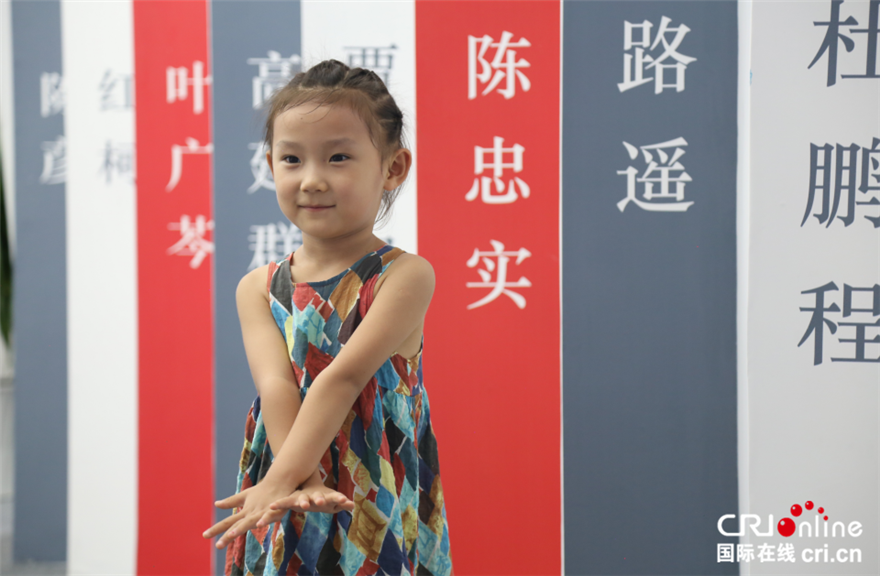 第二十九届书博会精彩启幕 众多书迷开启阅读模式