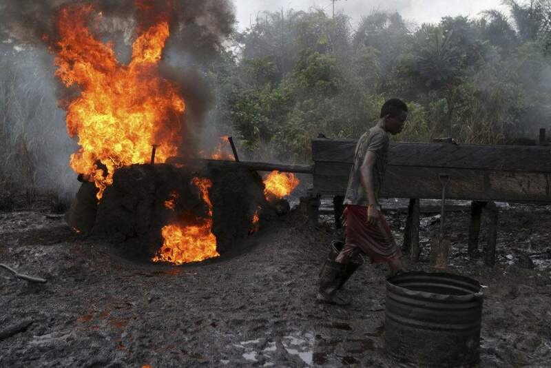 An cafke mutane 19 da ake zargi da satar man fetur a Nijeriya_fororder_220208-19 arrested Nigeria-Faeza4