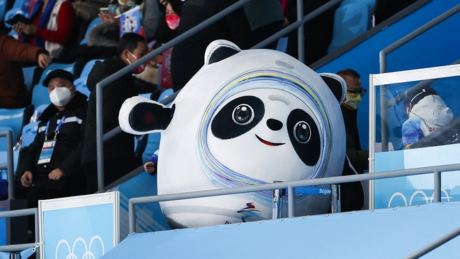 CMG Komentaryo: Maskot ng Winter Olympics na si Bing Dwen Dwen, sold-out: kabuhayan sa yelo’t niyebe, masigla sa Spring Festival_fororder_20220208mascot3