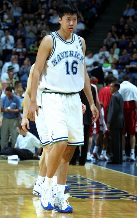 巨人的竞技:姚明成就无人及 穆铁柱单场80分