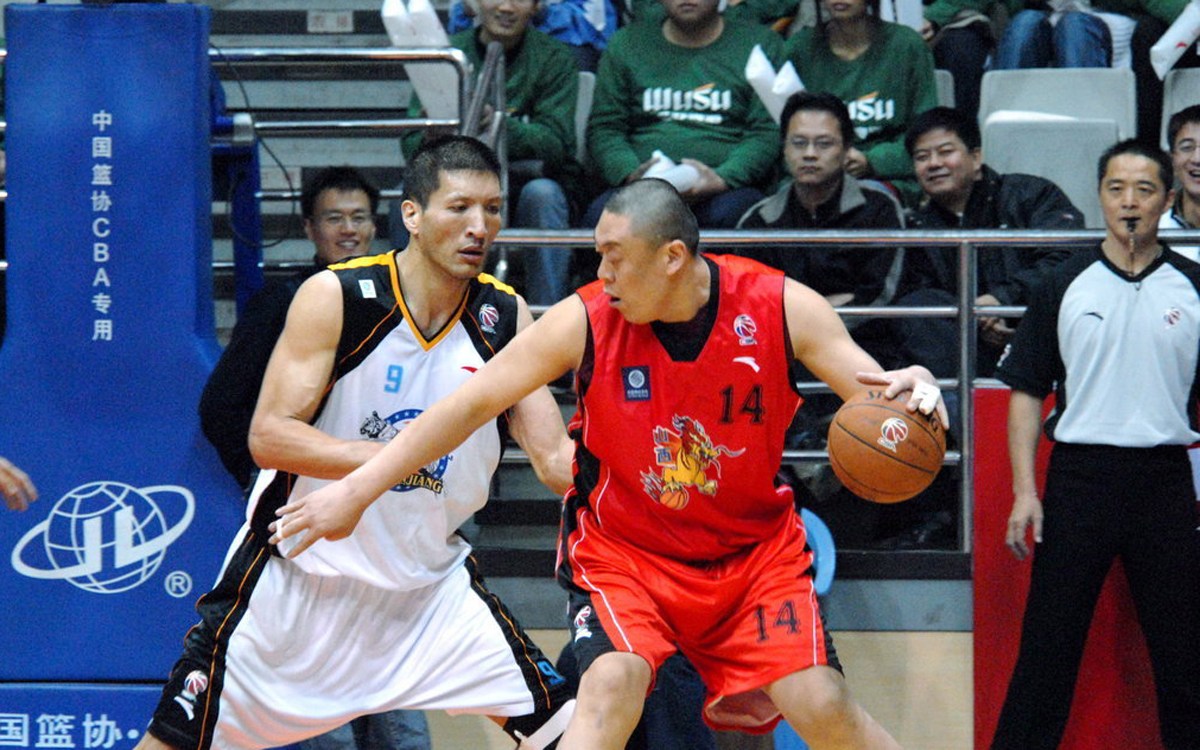 巨人的竞技:姚明成就无人及 穆铁柱单场80分