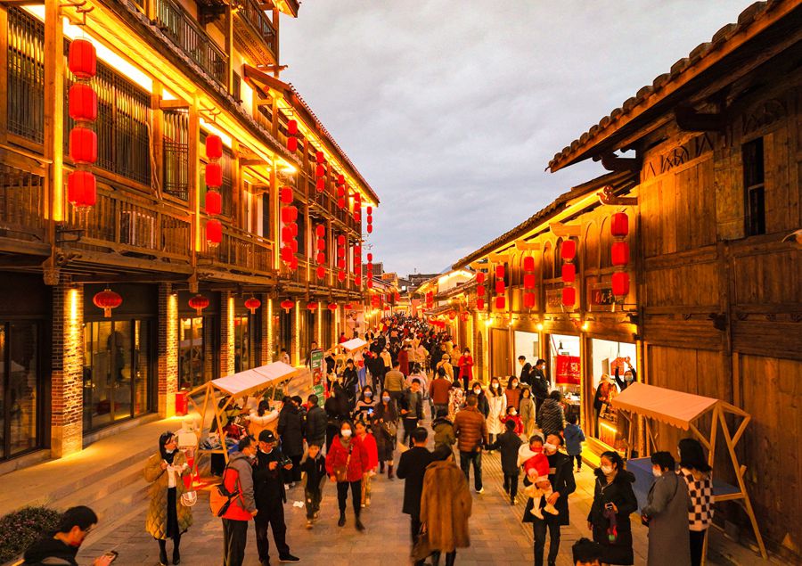 莆田兴化府历史文化街区开街迎新春市民纷纷打卡寻访儿时记忆