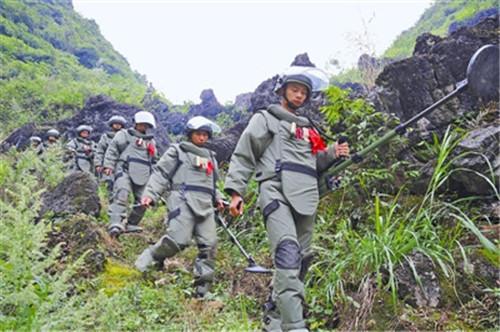 中越边境扫雷老兵：曾仅凭剪刀排雷70余枚