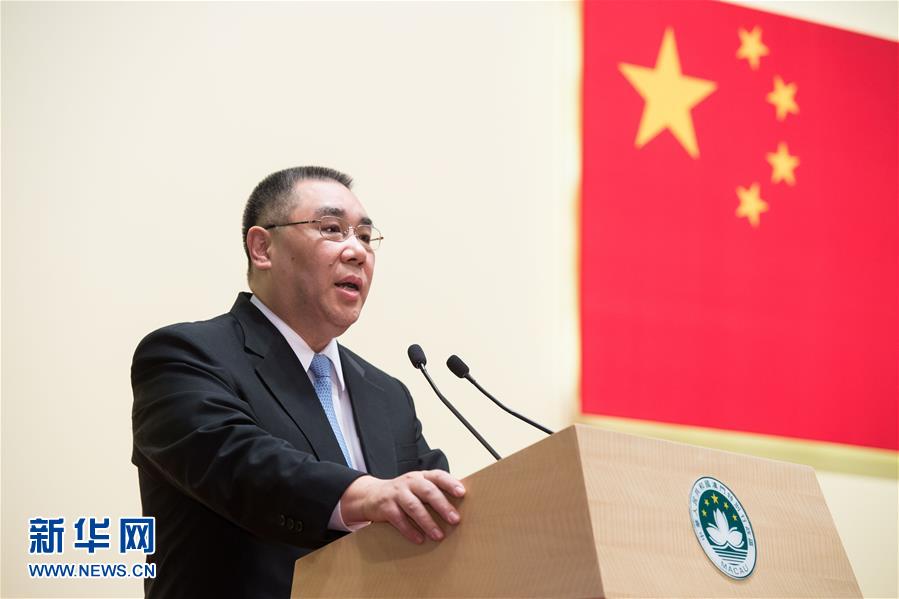 澳门特区政府举行酒会庆祝澳门回归祖国十八周年(组图)