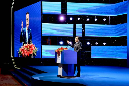 李克强出席中国大数据产业峰会暨中国电子商务创新发展峰会并致辞