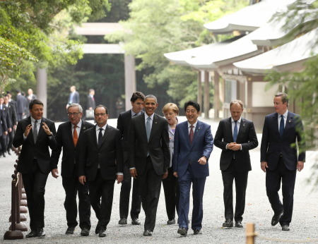 G7首脑一同参观日本伊势神宫 峰会日程正式启动