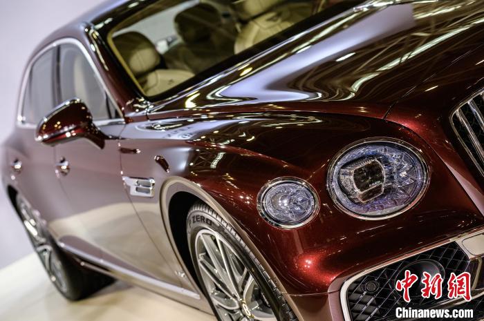 汽车频道【6月30日】【中首列表】福州国际车展人气旺 赏车试车者络绎不绝