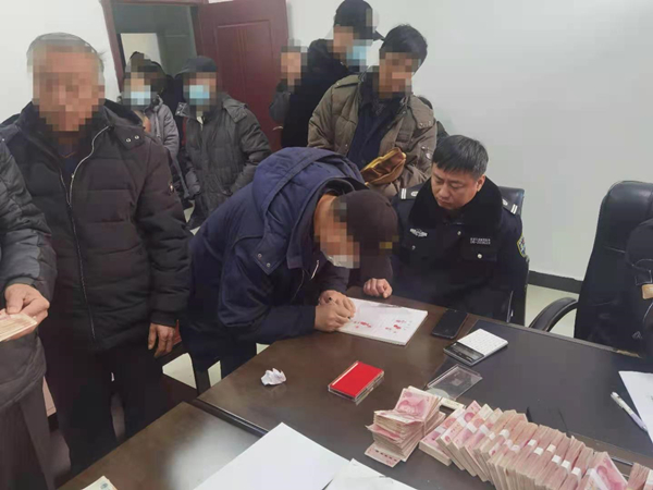 辽宁鞍山立山区公安 为务工人员讨回30余万元欠薪_fororder_讨薪1