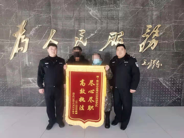 辽宁鞍山立山区公安 为务工人员讨回30余万元欠薪_fororder_讨薪2