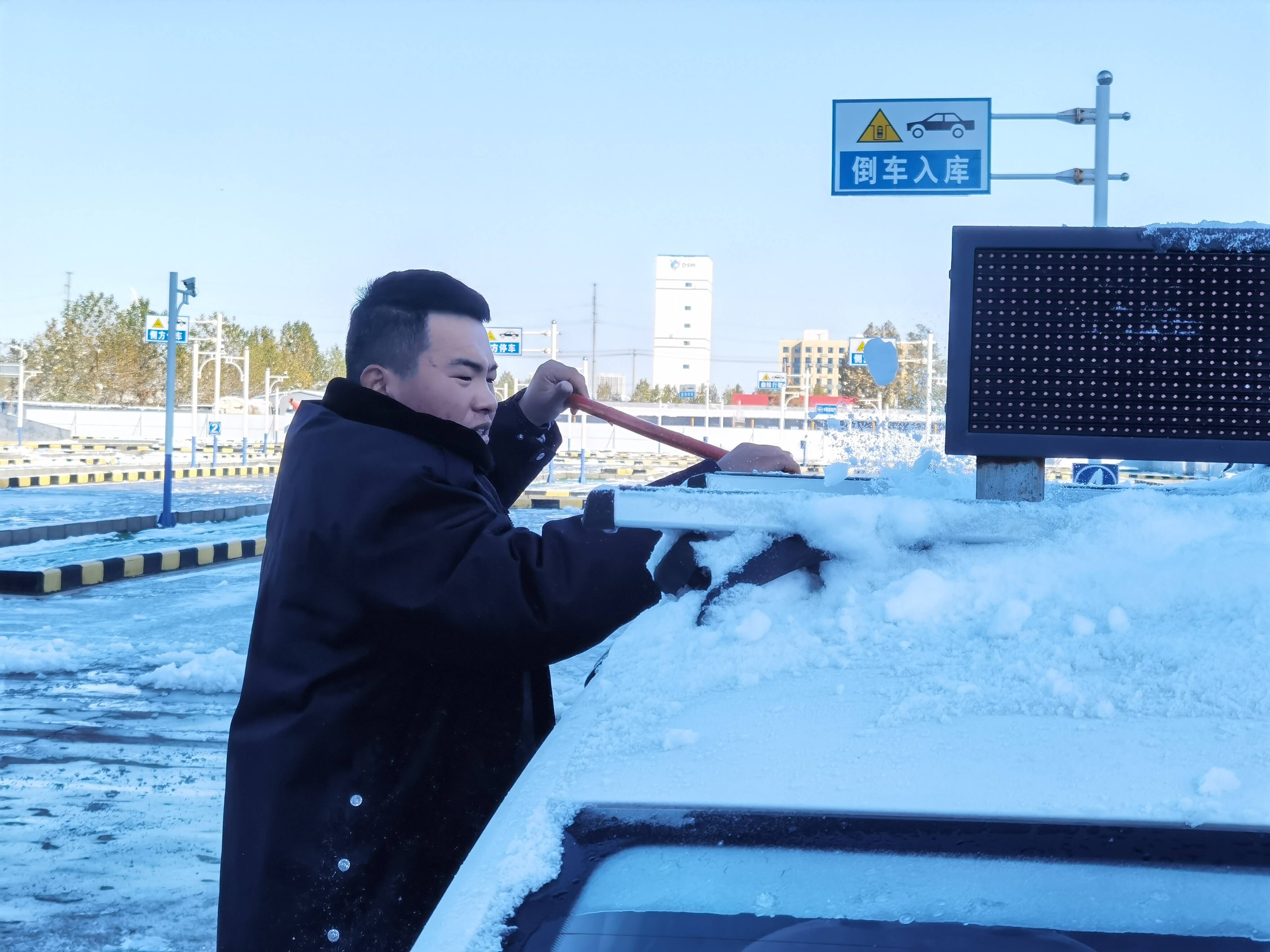組圖｜以“雪”為令 山東交警全員上路保道路通暢