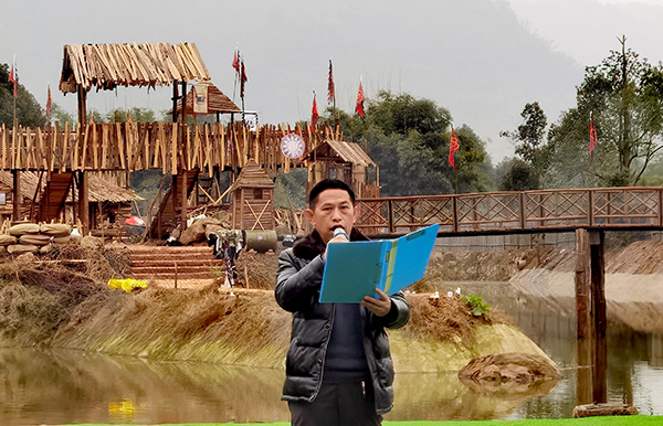 宜宾长宁：大型实景剧《川南剿匪记》首演仪式在七洞沟景区举行_fororder_长宁县七洞沟旅游风景有限公司董事长罗亚樯致辞-摄影-高学兵1