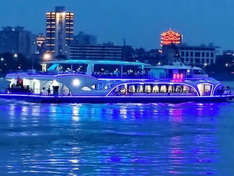 中国国内初となる完全電気駆動化の大型遊覧船が就航　湖北省武漢