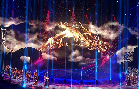 图片默认标题_fororder_“龙秀”的主角巨龙出现（韩希 摄）