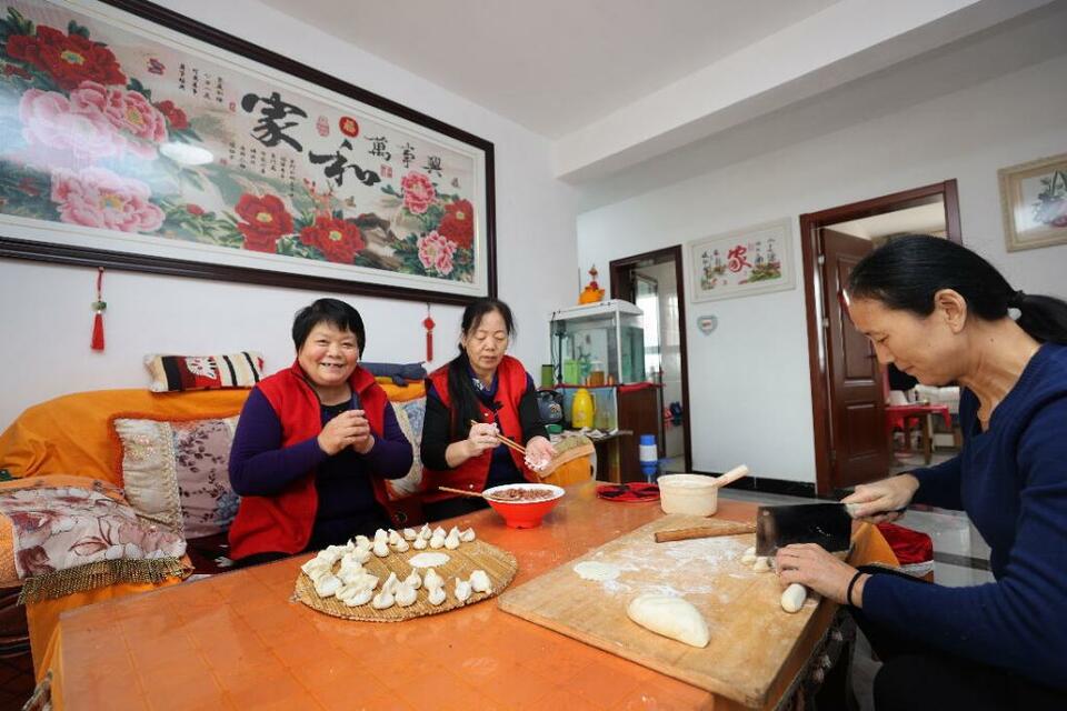 山东鄄城：黄河滩区新居喜事儿多