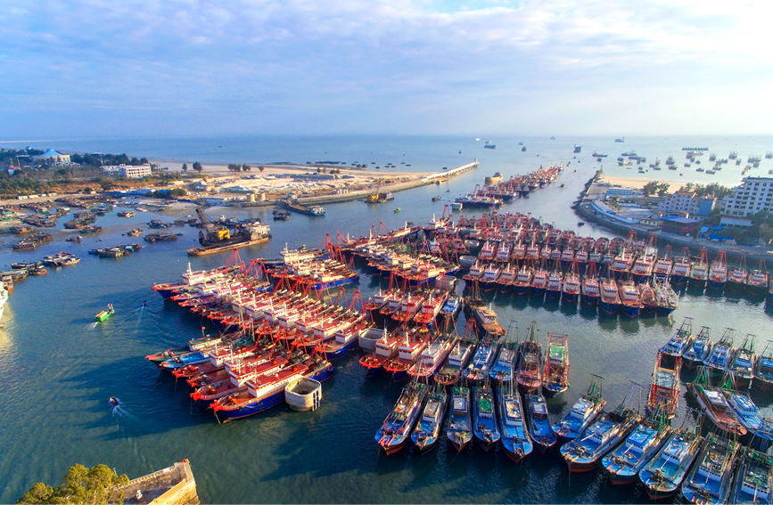 广西北海：春节临近 渔船相继回港