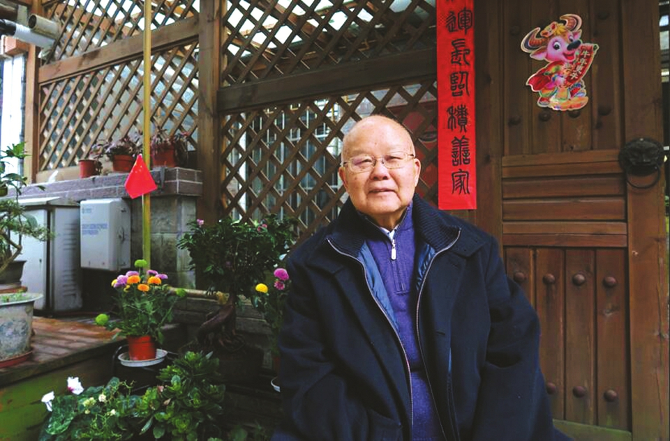 （中首）民俗专家袁庭栋：打铁花闹新春 舞得欢乐看得尽兴