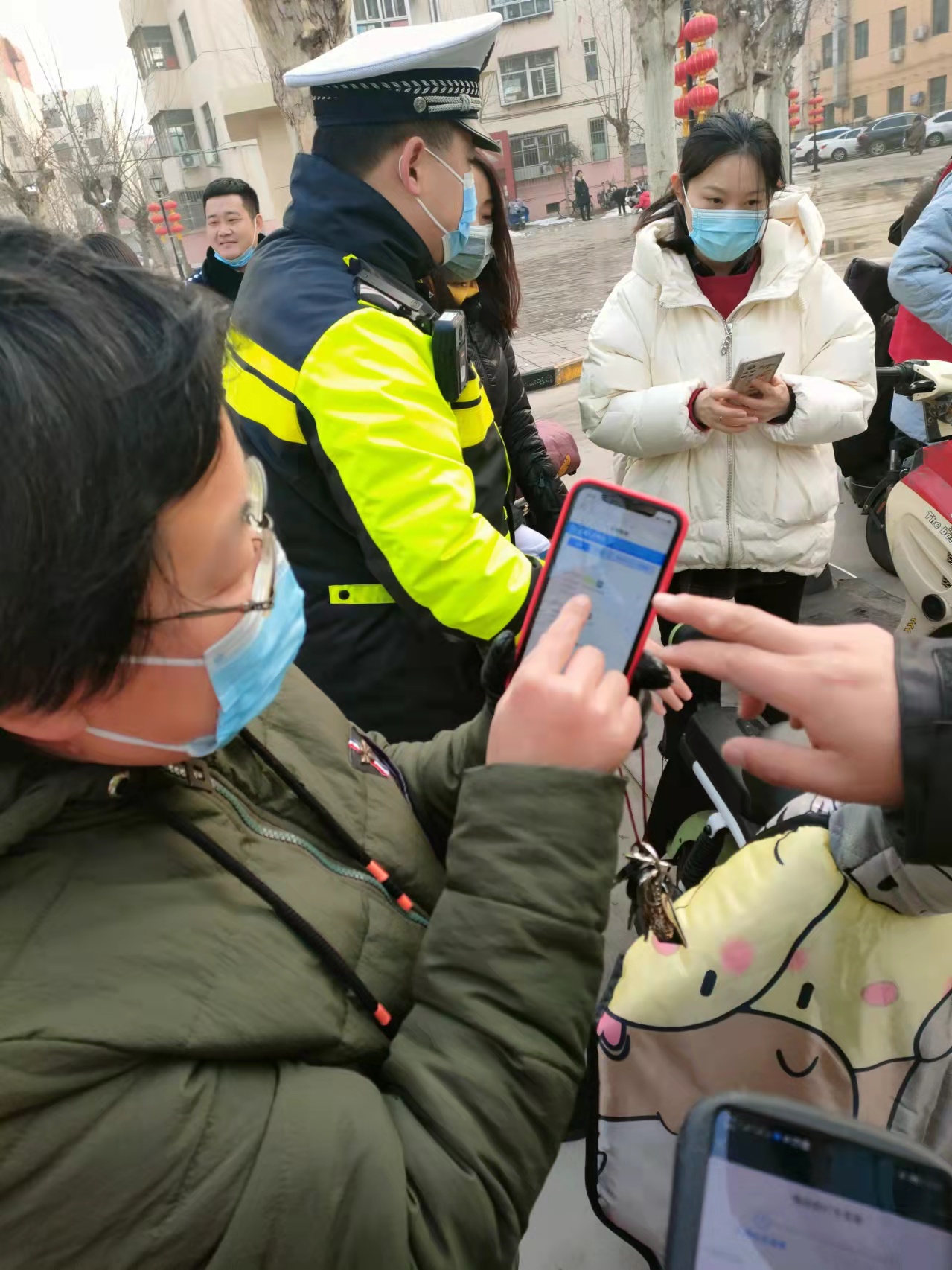 （原創）石家莊市新華區：大學生志願者進社區 合力推進電動車登記備案上牌宣傳_fororder_4