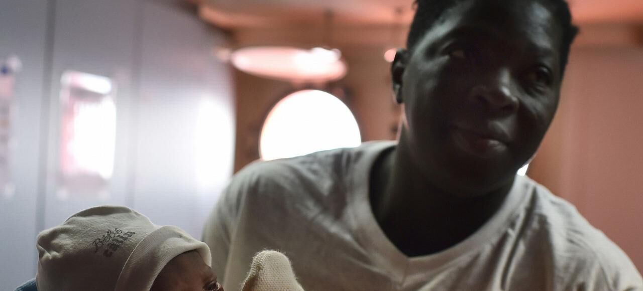 “移民公墓”地中海诞生生命 喀麦隆女子船上产婴