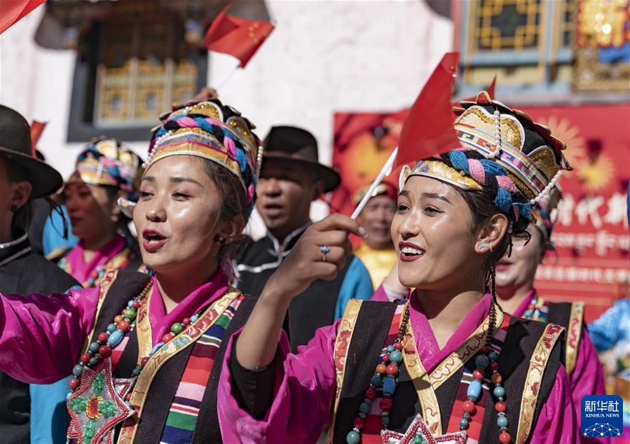 拉萨：八廓街老大院里的笑声_fororder_4