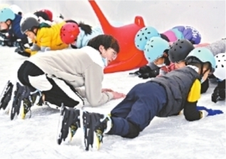 武汉体育冬令营为孩子们快速解锁冰雪技能