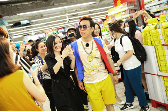 "全能王"黄渤解锁新技能 《极挑》继承者归来