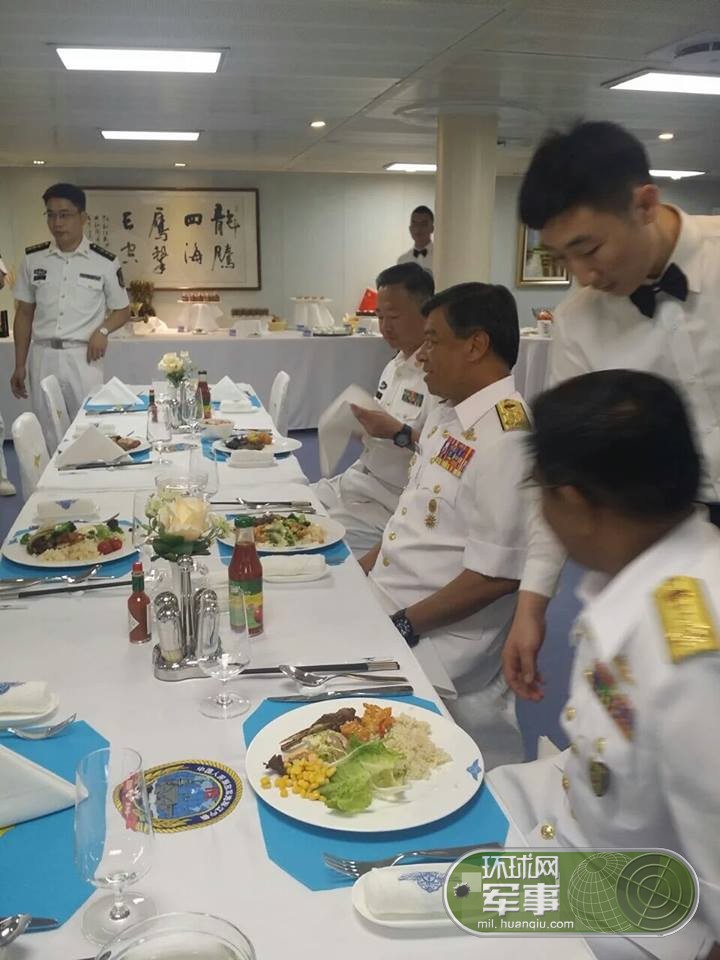 马来西亚海军司令访问辽宁舰