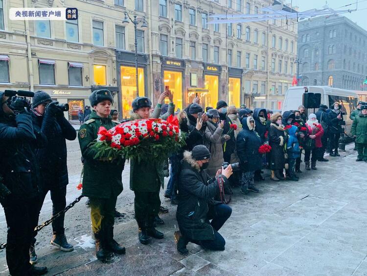 俄罗斯纪念列宁格勒保卫战解除封锁78周年 普京敬献花圈