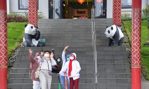 印尼：大熊猫馆里迎春节
