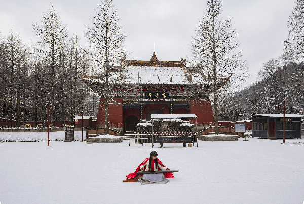 玩雪、赏花、体验民俗 成都邛崃新春活动丰富多彩_fororder_汉服表演-供图-邛崃市委宣传部