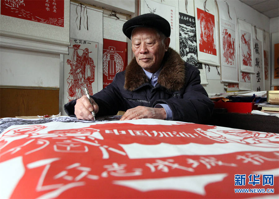 購年貨、寫春聯、剪窗花……年味撲面而來