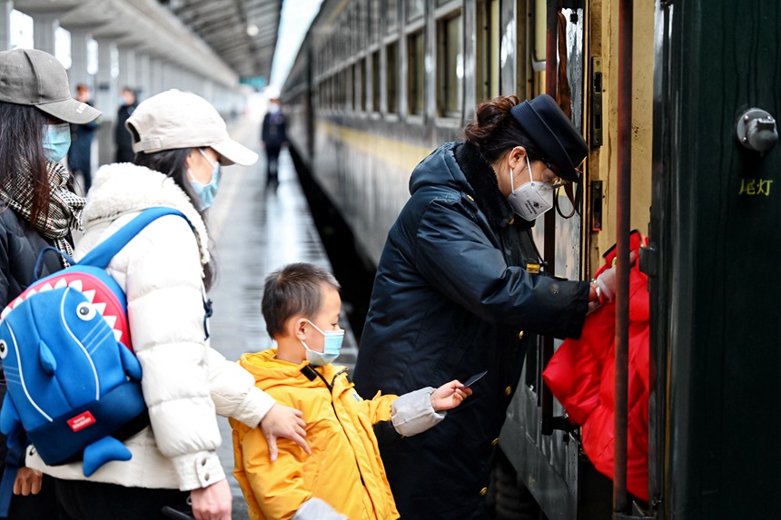 【城市远洋】重庆：慢火车上年味浓