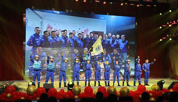 乐山夹江举行首届“践行十爱·德耀嘉州”先进人物颁奖晚会暨第二届夹江百姓春晚_fororder_IMG_5854