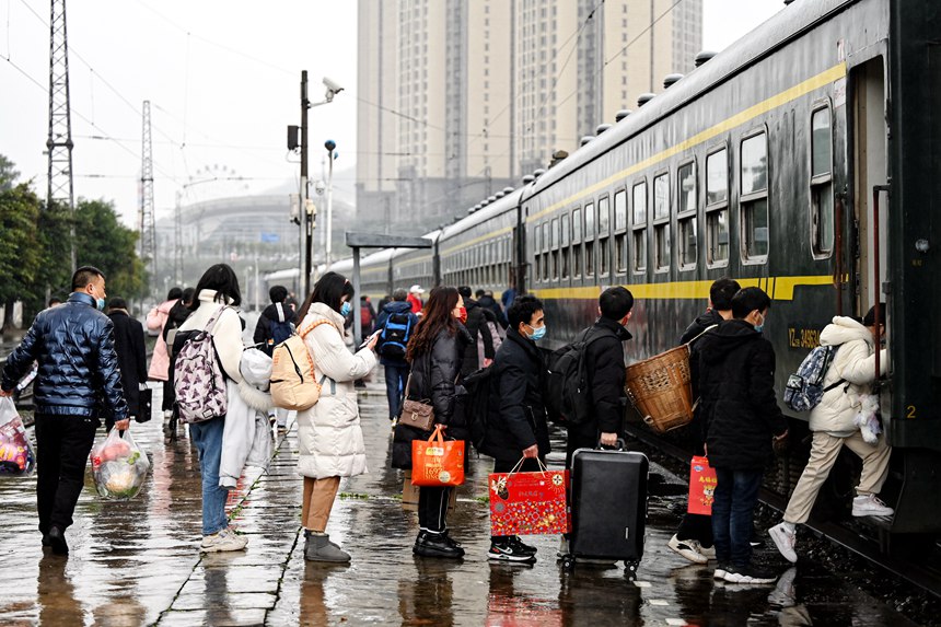 【城市远洋】重庆：慢火车上年味浓
