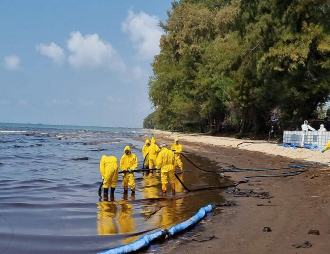 ແຂວງ​ຣະ​ຍອງ​ໄດ້​ສັ່ງ​ປິດຫາດ​ຊາຍທີ່​ໄດ້​ຮັບ​ຜົນ​ກະ​ທົບ​ຈາກອຸ​ບັດ​​ເຫດ​ທໍ່​ສົ່ງ​ນ້ຳ​ມັນ​ຢູ່​ພື້ນ​ທະ​ເລ​ຮົ່ວໄຫຼ_fororder_378940811