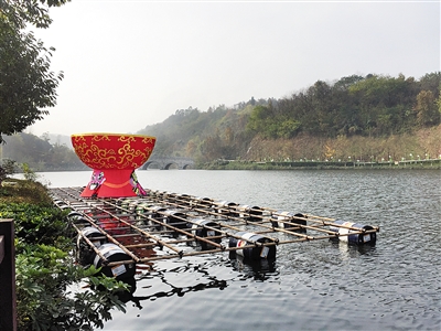 【行游巴渝　图文】重庆园博园打造水上灯组“巨无霸”