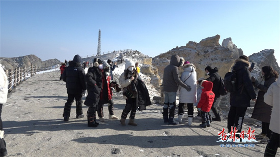 吉林省：他们在长白山许下了新年愿望……_fororder_微信图片_20220202093315