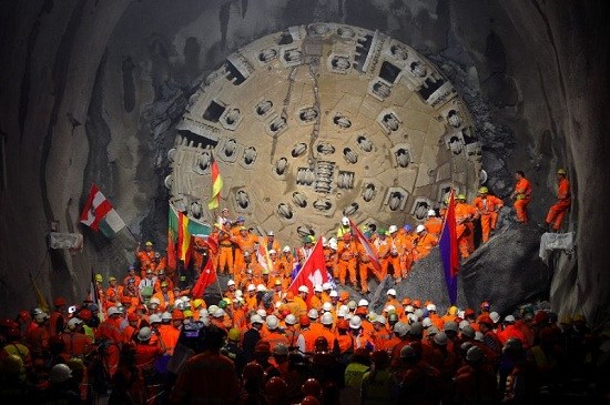 瑞士将开通运行全球最长铁轨隧道 工程耗时20年