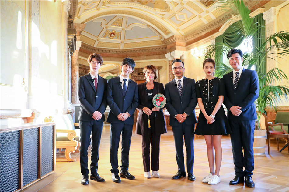 图片默认标题_fororder_天天兄弟、关晓彤和瑞士主席合影