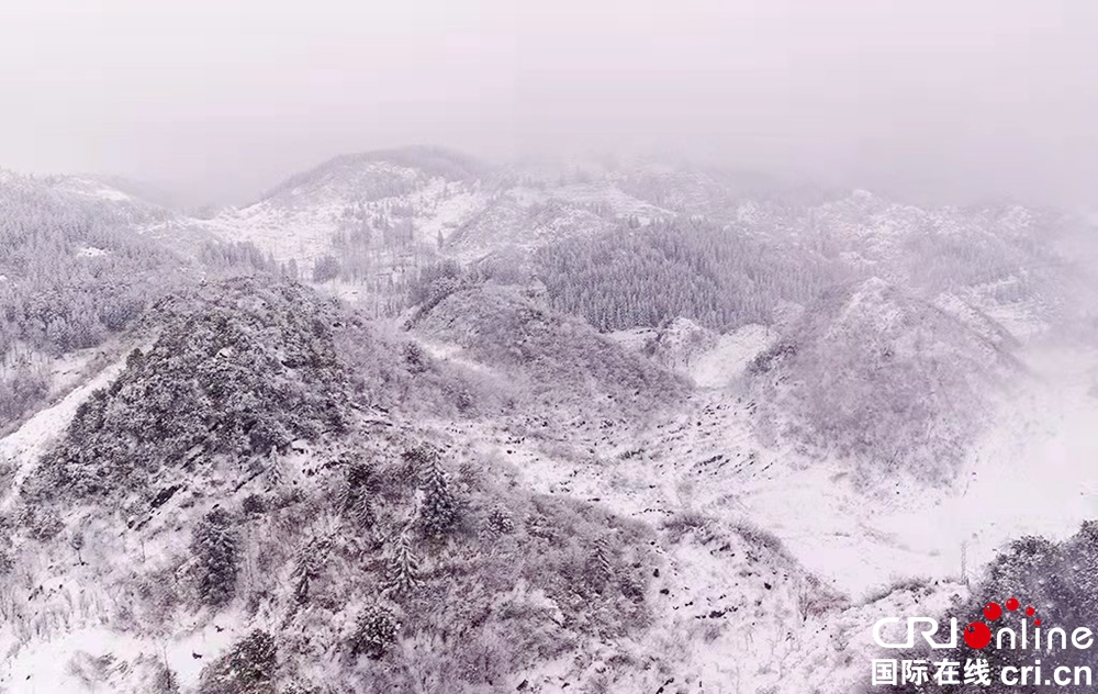 貴州六盤水：銀裝素裹梅花山  冬季滑雪樂翻天_fororder_楊5