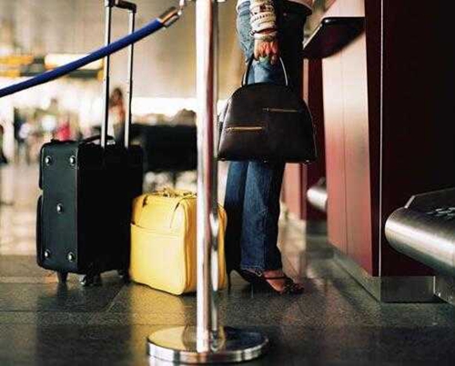 一批法律法规6月起生效：入境行李超标将被海关扣押