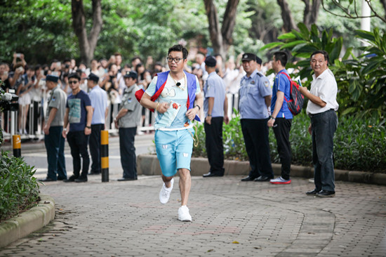 《极限挑战》再掀金条战争 重情王迅为兄弟玩蹦极