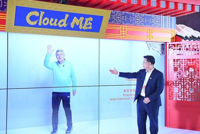 Chủ tịch Ủy ban Ô-lim-pích quốc tế Tô-mát Bách “chúc Tết trực tuyến” tới phóng viên Trung tâm Báo chí Bắc Kinh 2022_fororder_bach2