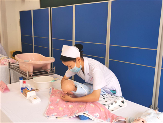 【B】漯河医学高等专科学校开展“1+X”母婴护理职业技能等级证书考评工作