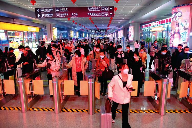 广西铁路部门假期发送旅客139.2万人次