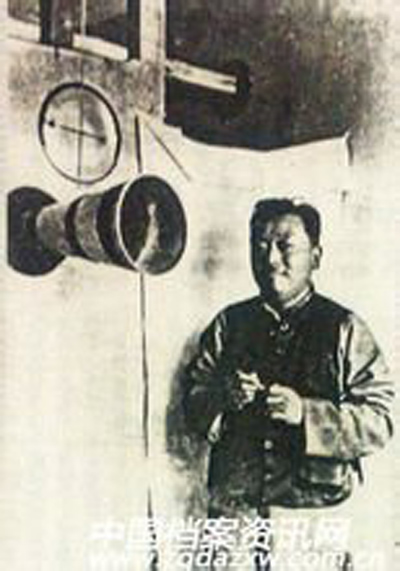 沈卓吾为孙中山录音试音