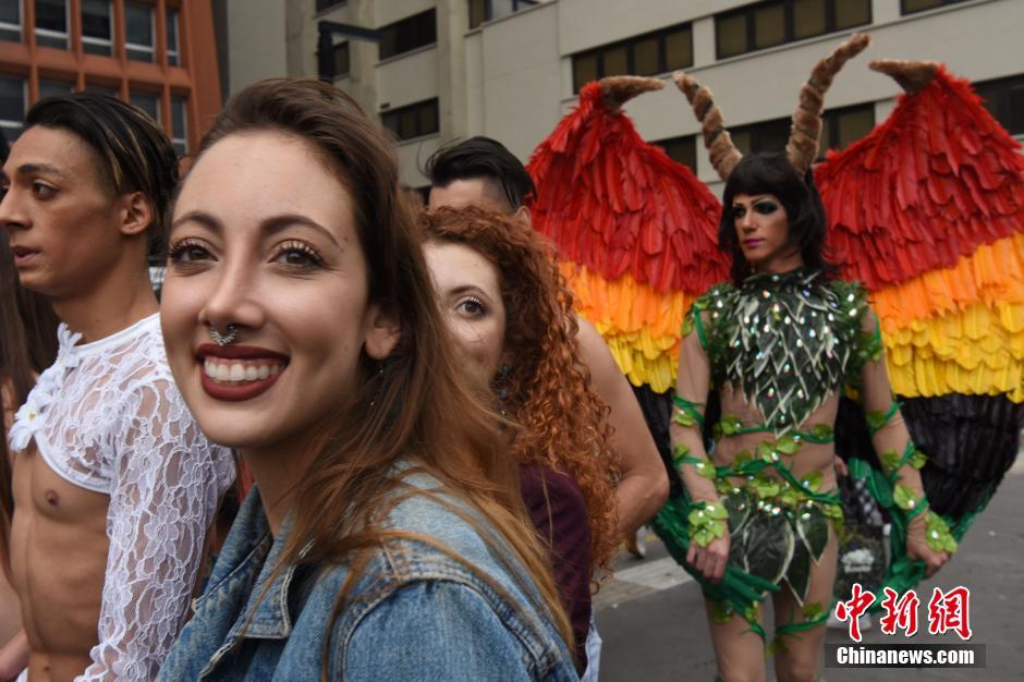 巴西圣保罗200万人参加同性恋大游行