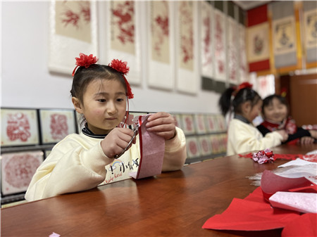 德州宁津：剪纸庆冬奥