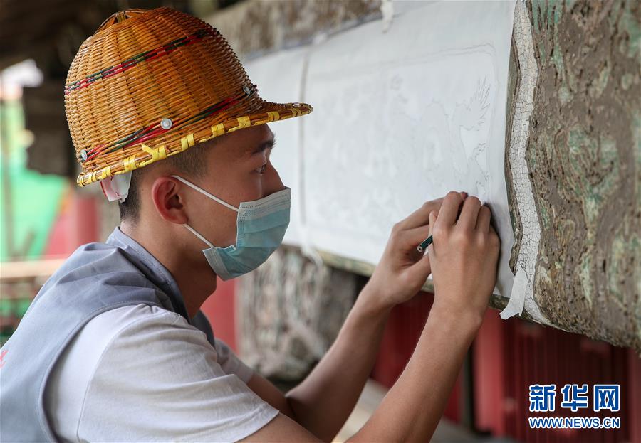 沈阳故宫：修复古建筑油饰彩画